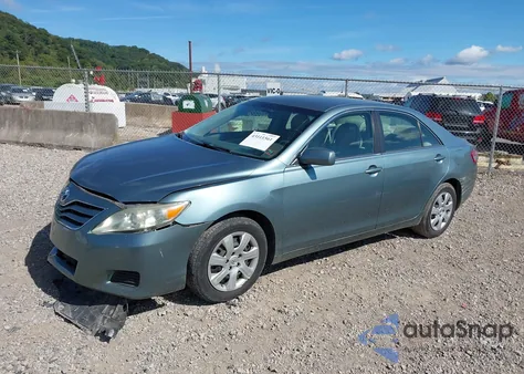 2010 Toyota Camry Le z USA, uszkodzony, nr VIN 4T1BF3EKXAU553330